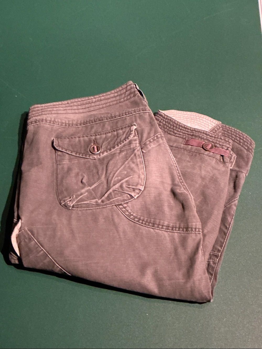 Miss Bisou Army Green Capri Jeans Size 9